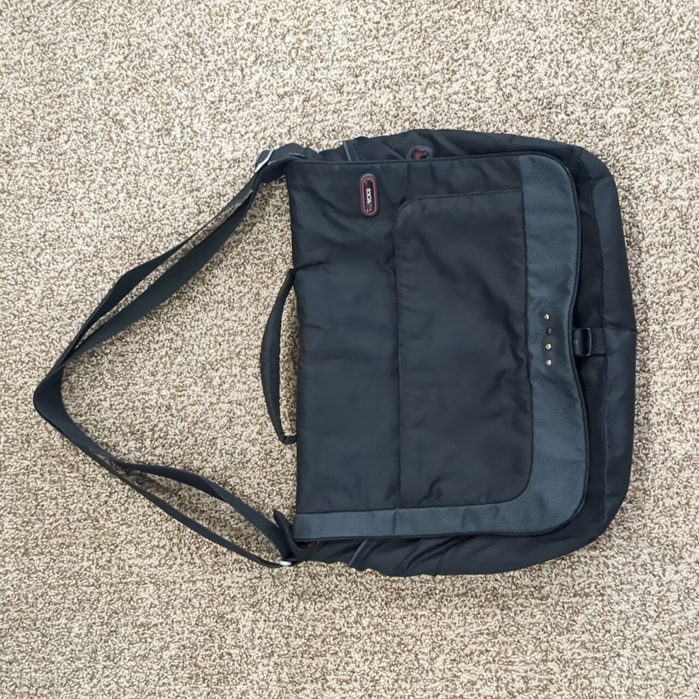 TUMI | Academy Style Messenger Bag